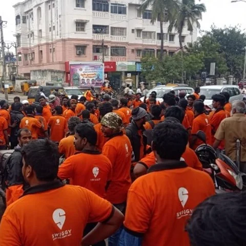போராட்டத்தில் குதித்த ஸ்விக்கி பாய்ஸ்! - உணவு டெலிவரியில் சிக்கல்