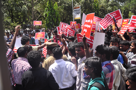 இலங்கை பிரச்னை: போராட்டத்தில் குதித்த லயோலா கல்லூரி மாணவர்கள் !