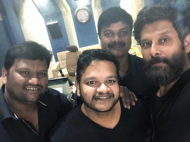 ஜிப்ரான் இசையில் பாடிய நடிகர் விக்ரம்! #kadaramkondan