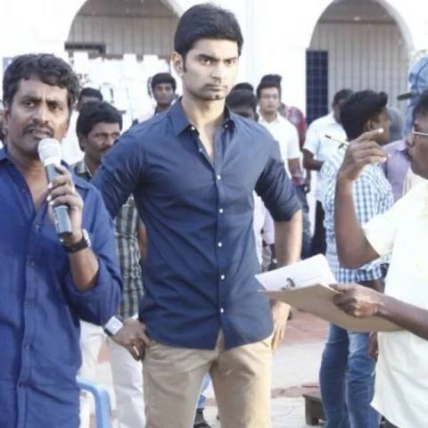 `இயற்கை இலவசமா தர்ற தண்ணிக்காக போராட வச்சுட்டீங்களே' - அதர்வாவின் `பூமராங்' டிரெய்லர்!