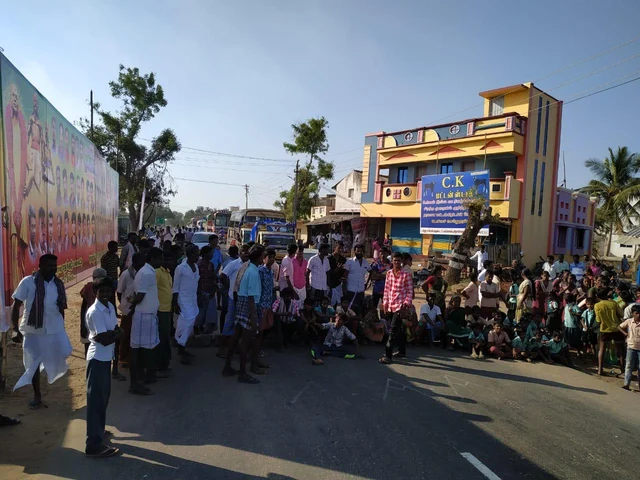 அன்னவாசல் ஜல்லிக்கட்டுக்கு அனுமதி மறுப்பு - கொதித்தெழுந்த பொதுமக்கள் சாலை மறியல்