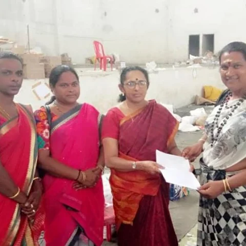 ‘கேரள மக்களுக்கு எங்களால் முடிந்த உதவி!’- கோவை திருநங்கைகள்