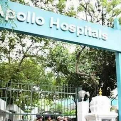 `ஆறுமுகசாமி விசாரணைக்குத் தடை கிடையாது!'- அப்போலோ மனுவை நிராகரித்தது உயர்நீதிமன்றம்
