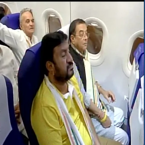 குஜராத் திரும்பிய காங்கிரஸ் எம்.எல்.ஏ-க்கள்- மீண்டும் ரிசார்ட்டில் தங்கவைக்கப்பட்டனர்