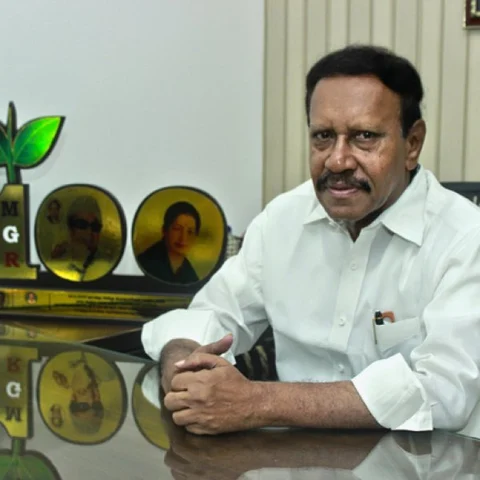 ஆதரவாளர்கள் வீடுகளில் ரூ.2.10 கோடி பறிமுதல்! - ஐ.டி ரெய்டால் கிலியில் தம்பிதுரை?
