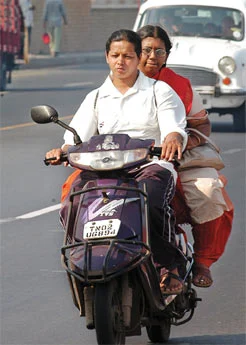 டூ வீலரை துரத்தும் 'வலி'கள்!