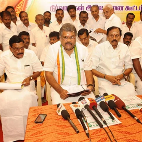 ஜனநாயகத்துக்குப் பதிலாக பணநாயகத்துக்குத்தான் மதிப்பு... தேனியில் ஜி.கே.வாசன் அதிரடி!
