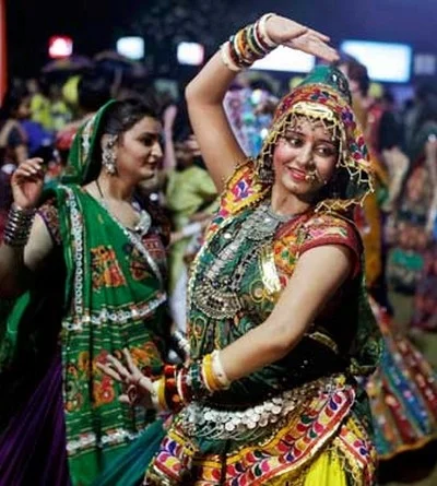 நவராத்திரியிலும் மாட்டிறைச்சி விவகாரம்: 'தாண்டியா' வில் முஸ்லிம்களுக்கு தடை!