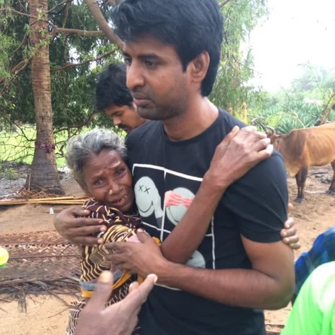 `பேரப்பிள்ளைகளிடம் பேச முடியவில்லை’ - செல்போனை இழந்த மூதாட்டியை நெகிழவைத்த சூரி!