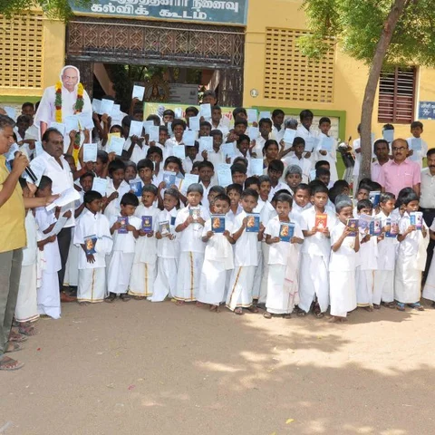 காமராஜரின் 116-வது பிறந்தநாளில் நூலகத்தில் உறுப்பினரான 116 மாணவர்கள்!