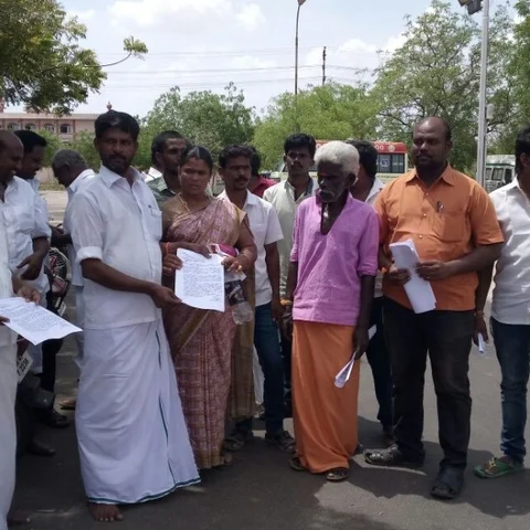 "எனது மகன்களை மதம் மாற்றிவிட்டார்கள்..மீட்டுத் தாங்க!" கலெக்டரை அதிரவைத்த புகார்!