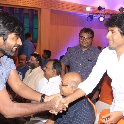 'சிவா நீங்க சூப்பர் ஃபிகர்!' கலாட்டா விஜய்சேதுபதி