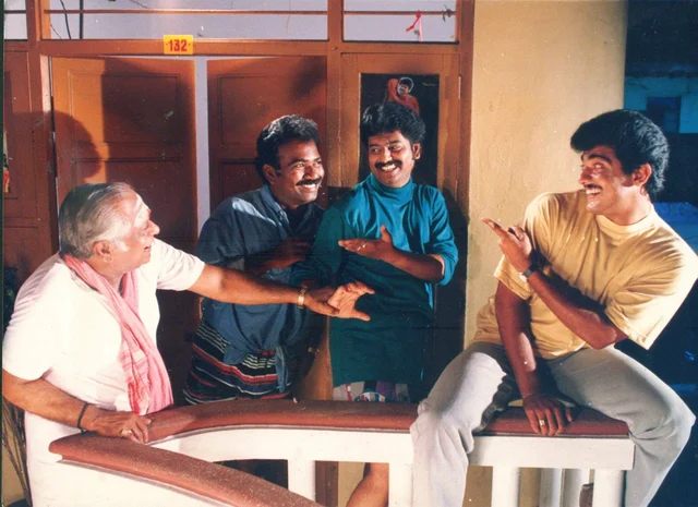"தில்லோத்தமா கண் சிமிட்டி, தலை சாய்த்துப் புன்னகைத்ததை மறக்க முடியுமா?!" - #21YearsOfKaadhalMannan