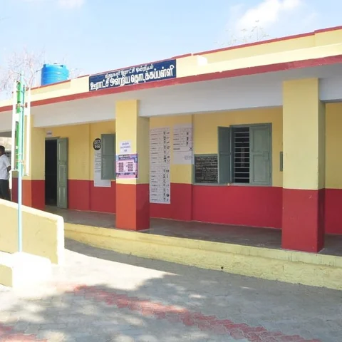 `800 மீ பயணத்துக்காக 6 கி.மீ சுற்றிப் போகவேண்டியிருக்கிறது!' - தேர்தலைப் புறக்கணித்த மீனாட்சிபுரம் மக்கள்