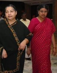 வருமான வரித்துறை வழக்கில் அக்.1ல் ஜெ. - சசிகலா ஆஜராக உத்தரவு!