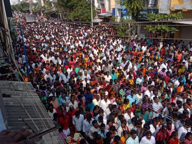 திருச்செந்தூரில் மாசித்திருவிழா தேரோட்டம்! - ஆயிரக்கணக்கான பக்தர்கள் தரிசனம்