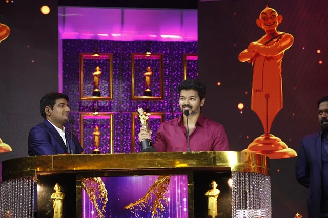 ஜனவரி 26 முதல் களத்தில் கமல்... `மெர்சல்’ சர்ச்சை குறித்து விஜய்..! #AnandaVikatanCinemaAwards #VikatanAwards