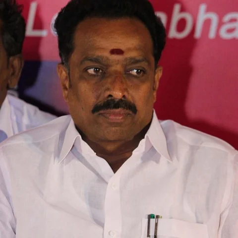 `தி.மு.க-வில் சீட் தரலைன்னு சுயேச்சையா போட்டிபோட்டவர் செந்தில்பாலாஜி!’ - அமைச்சர் எம்.ஆர்.விஜயபாஸ்கர்