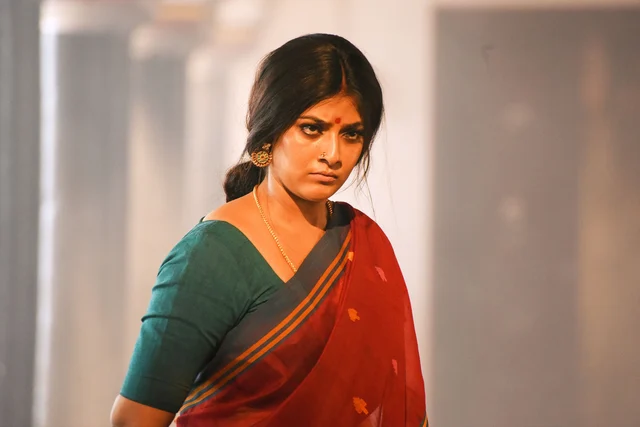 வெர்ஷன் 2.0 மிரட்டுகிறதா... விரட்டுகிறதா?! - சண்டக்கோழி 2 விமர்சனம்