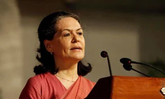 கர்நாடகாவில் தேர்தல் பிரசாரம் தீவிரமடைந்தது: சோனியா நாளை வருகை!