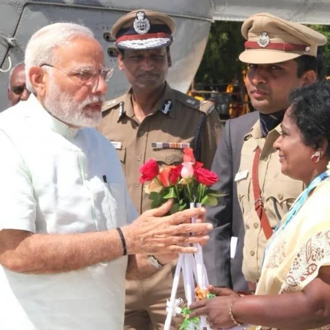 `உச்சி சூரியனே ஒண்ணும் செய்யாதபோது உதயசூரியன் என்ன செய்துவிட முடியும்’ - தமிழிசை ஆவேசம்!