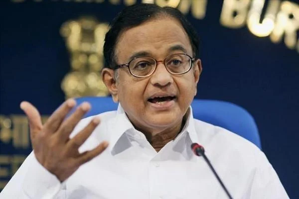 பெட்ரோல், டீசல் விலை உயர்வு - பா.ஜ.க அரசுக்கு அடுக்கடுக்காக கேள்விகளை எழுப்பும் ப.சிதம்பரம்