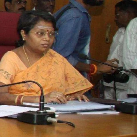’கவிதாவும் உடந்தை!’ vs ’கையெழுத்திட்டது மட்டுமே கவிதா!’ - சிலை கடத்தல் சிக்கல்