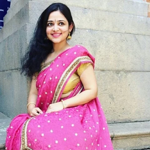 “எம்.எஸ்.சுப்புலட்சுமி அம்மா மடியில் தவழ்ந்த குழந்தை நான்!” நெகிழும் பாடகி ஜனனி