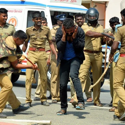 ``என் ஒரு வயசு குழந்தைய நினைச்சு ஜெயில்ல அழுதேன்!’’ - தொடரும் ஸ்டெர்லைட் கைதுகள்