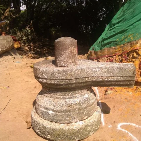 கொள்ளிடம் ஆற்றில் மீனவர் வலையில் கிடைத்த பழைமை வாய்ந்த சிவலிங்கம்!