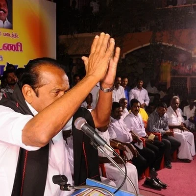 பட்டாசு வெடித்ததால் கோபம்... பேசாமல் சென்ற வைகோ!