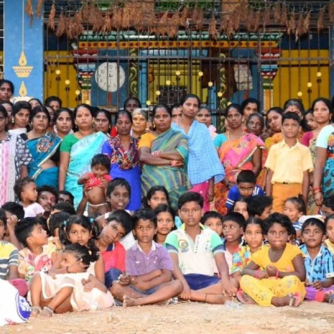 "இடிக்கப்படவிருக்கும் பாடிக்குப்பம்! சாமியை வேண்டும் மக்களின் குரல் ஆசாமிகளை எட்டுமா? " #VikatanExclusive
