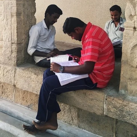"டி.என்.பி.எஸ்.சி. தேர்வா... பெரியநாயகி கோவிலுக்கு போ!" - பழநி நம்பிக்கை