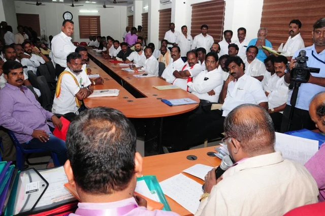 'எனக்கும் தொப்பிதான் வேணும்' - அடம்பிடித்த தேர்தல் மன்னன் பத்மராஜன்