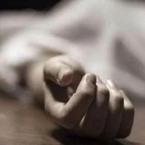 வகுப்பறையில் கொல்லப்பட்ட தலைமை ஆசிரியர்! - மாணவர்கள் கண்முன்னே நடந்த பயங்கரம்