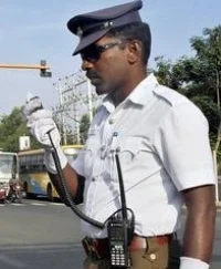 குடை இல்லை... கூலிங் கிளாஸ் இல்லை - புலம்பும் போக்குவரத்து போலீஸ்