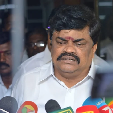 `சசிகலா சிறையில் இருக்க வேண்டும் என்பதே தினகரன் எண்ணம்!' - ராஜேந்திரபாலாஜி