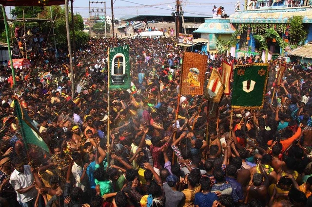 அழகருக்கே ‘டேக் டைவர்ஷனா?' - மதுரை நகருக்குள் பாலம் கட்டும் பணியால் பாதை மாறும் கள்ளழகர்!