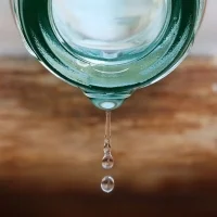 மெத்தன போக்கால் தாகம் தணிக்கும் பாட்டில் தண்ணீர்!
