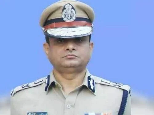 லேப்டாப், 5 செல்போன்கள் மாயம்! - கொல்கத்தா போலீஸ் கமிஷனர் மீதுள்ள புகார் என்ன?
