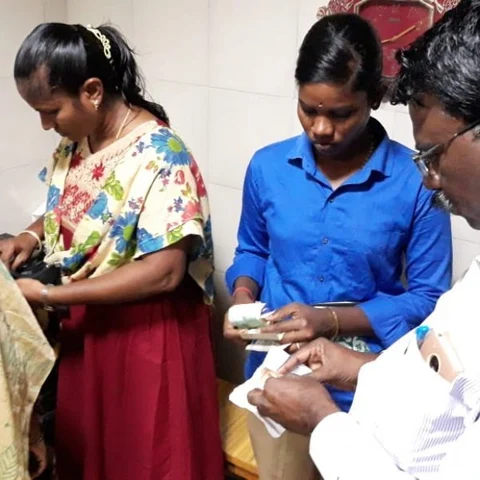 காஞ்சிபுரம் அரசு மருத்துவமனையில் லஞ்ச ஒழிப்புத் துறை ரெய்டு! - கணக்கில் வராத ரூ.15,000 பறிமுதல்
