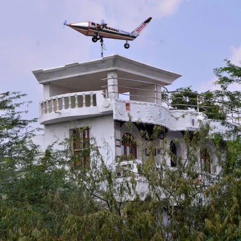 ``கோழிக்காரவுங்க வீடு இப்போது விமானம் வீடு..!” - 75 வயது கிராமத்து விஞ்ஞானியின் வியக்கவைக்கும் திறமை