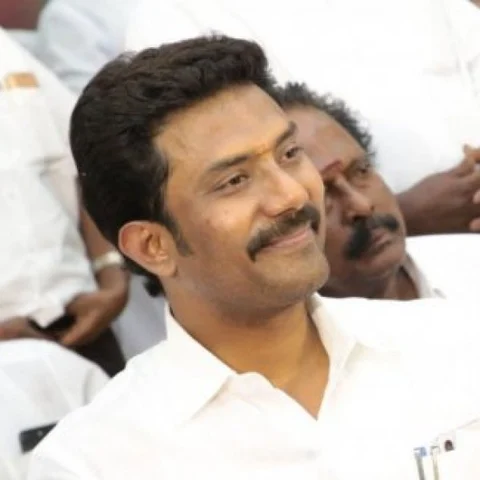 `கேபினட்டில் சக்திகாந்த தாஸ், ஓ.பி.எஸ். மகன்?!' - கோட்டையில் நடக்கும் விவாதம்