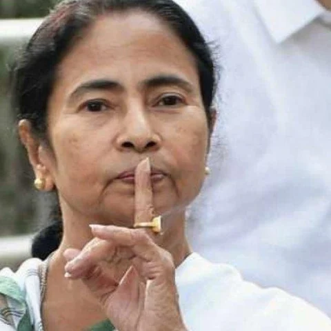 `இந்த புரளியை நம்பப் போவதில்லை!' - கருத்துக்கணிப்புகளைச் சாடும் மம்தா #Exitpoll2019