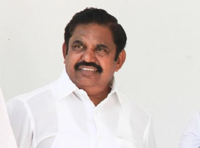 முதல்வருடன் மோதல் எதிரொலி: சி.வி.சண்முகம் பதவிக்கு ஆபத்து!