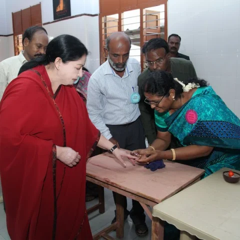 ஜெயலலிதா வசித்த போயஸ் கார்டனிலிருந்து அ.தி.மு.க-வுக்கு விழுந்த ஓட்டுகள் எவ்வளவு தெரியுமா!?