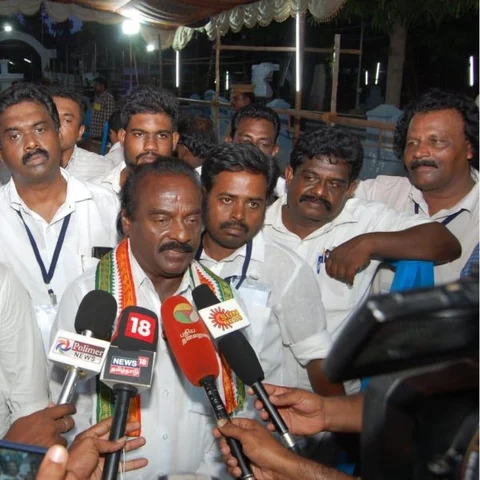 `மத்தியில் காங்கிரஸ் ஆட்சி அமையவில்லை என்ற கவலை இல்லை!' - வசந்தகுமார் சர்ச்சை பேட்டி