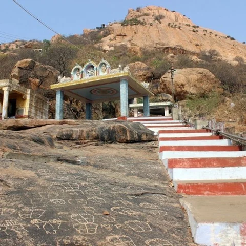 அய்யர்மலைக்கு மேல் காகம் பறக்காதாம்! - கரூர் மர்மம் #MyVikatan