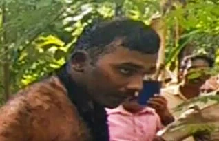 `முதலில் அரிவாள்வெட்டு; பின்பு தீ' - பெண் போலீஸ் அதிகாரியை நடுரோட்டில் எரித்துகொன்ற ஆண் போலீஸ்!