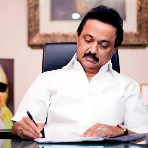 `4 தொகுதிகளில் வெல்ல அ.தி.மு.க - பா.ஜ.க கூட்டணி எந்த எல்லைக்கும் செல்லும்!' - ஸ்டாலின்